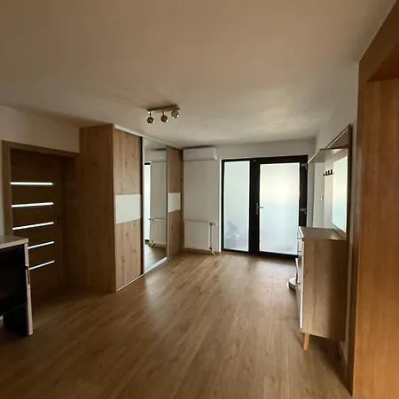 Dom Pod Hradom S Kinom A Saunou Villa Trnava pri Laborci